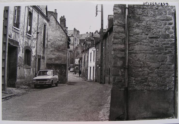 Rue du 8 mai 1945, anciennement rue du Moulin et chemin de l'abattoir (Vannes)