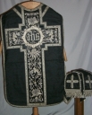 Ornement noir 4 : chasuble, manipule, étole, voile de calice