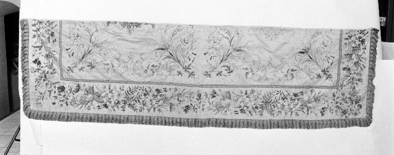 Antependium et conopée, basilique Notre-Dame-du-Roncier (Josselin)