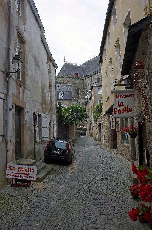 Rue Brizeux, anciennement rue des Prêtres, puis rue Saint-Jean, puis rue du Nord (Vannes)