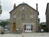 Maison à boutique, 24 place François Duine (Guipel)