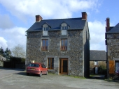 Maison, place Huet et Peuvrel (Meillac)