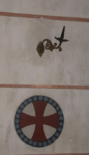 Série de 12 croix de consécration et leur bras de lumière