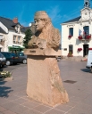 Monument à Jean Brito, place de la Mairie (Pipriac)