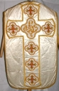 Ornement blanc 2 : chasuble, étole, manipule, voile de calice