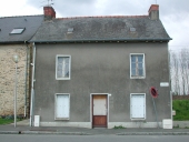 Maison, 2 place de l'Eglise (Brécé)