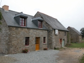 Alignement de logis de ferme, la Percotière (Dingé)