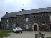 Alignement d'un manoir et d'une maison, les Brûlais (Montreuil-sur-Ille)