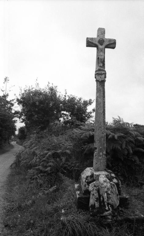 Croix monumentale, Kerhardic (Trégourez)