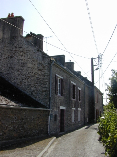 Alignement de maisons, 9 à 13 place du Calvaire (La Richardais)