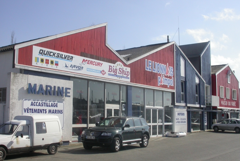Usine à glace Le lionnais, actuellement magasin de commerce, Kermoa quai Armand Dayot (Paimpol)