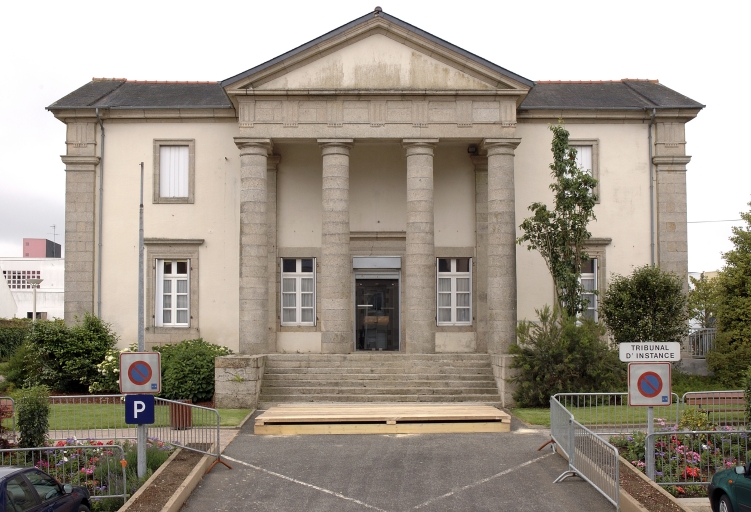 Tribunal d'Instance, rue de Moncontour (Loudéac)