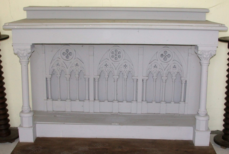 Ensemble de l'autel : autel, degré d'autel, gradin d'autel