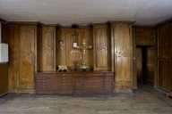 Ensemble de la sacristie : armoires de sacristie ; chasubliers (chasublier-commode) ; chapier ; meuble de sacristie ; lambris de revêtement (Pluméliau fusionnée en Pluméliau-Bieuzy en 2019)