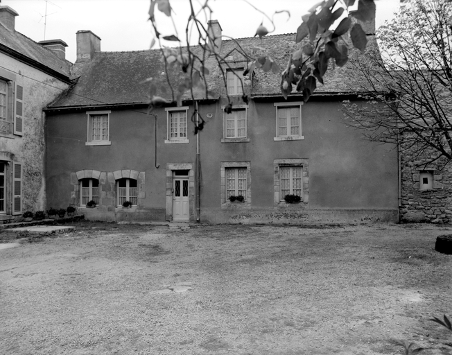 Presbytère, actuellement mairie, 4 rue du Puits de Bas (Malansac)