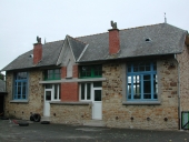 Mairie et écoles sur la commune de Moutiers
