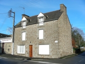 Maison, 49 rue du Relais de poste, le Vieux Bourg (Miniac-Morvan)