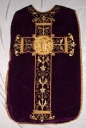 Ornement violet 2 : chasuble, bourse de corporal, étole