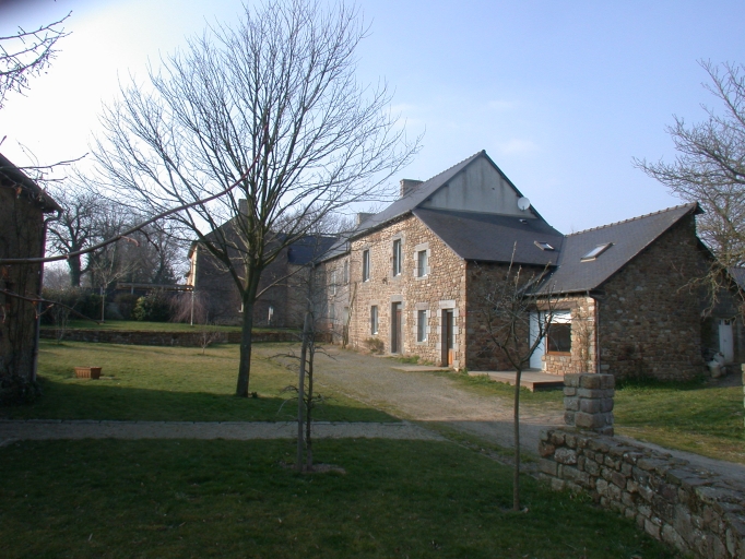 Fermes, alignement de deux logis, le Laurier (Longaulnay)