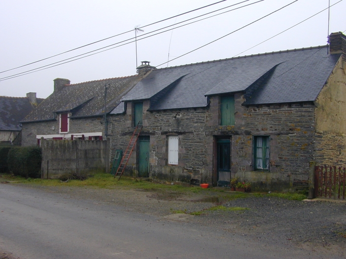 Alignement de deux maisons, Traversot (Pipriac)