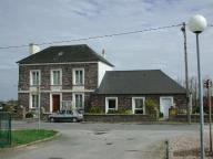 Ancienne mairie-école, puis mairie, bureau de poste et salle polyvalente, 23-25 rue de Haute Bretagne (Treffendel)