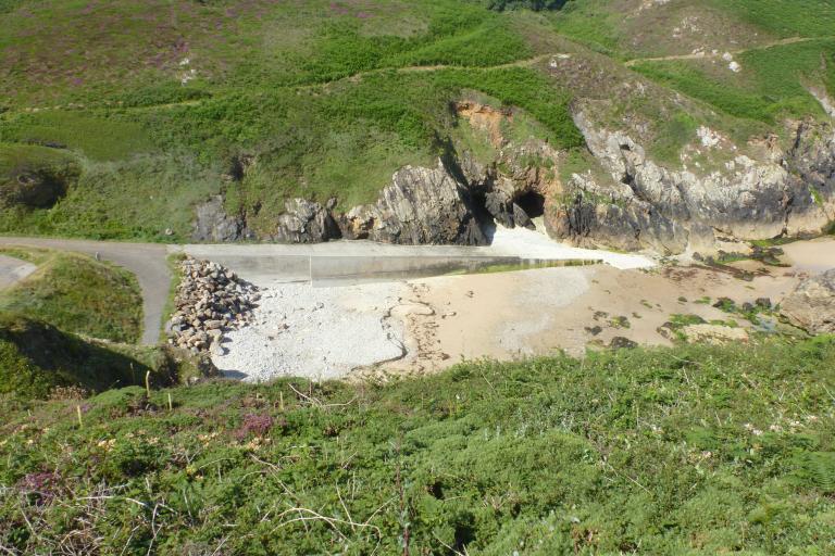 Port-abri, Pors Théolen (Cléden-Cap-Sizun)