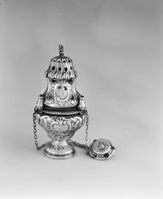 Encensoir & navette à encens, église paroissiale de la Nativité de la Vierge (Les Fougerêts)