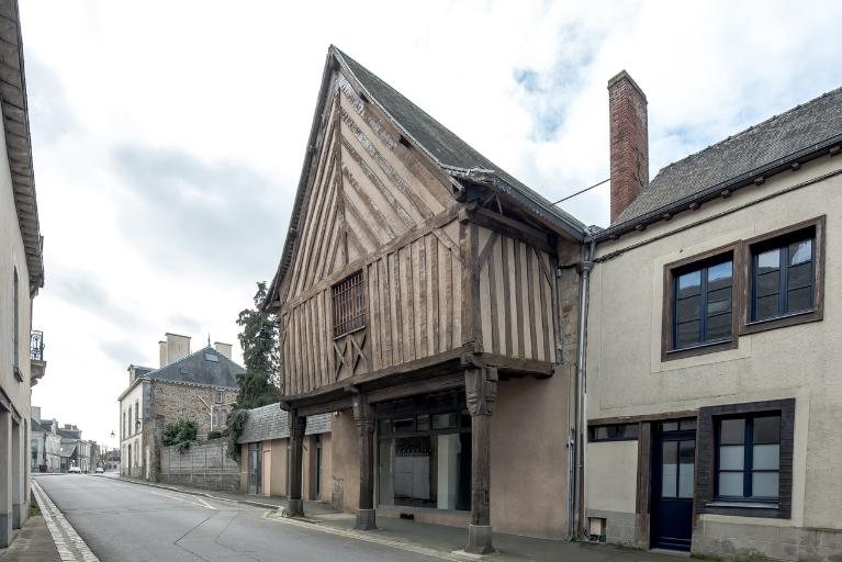 Maison à porche, 34 rue de Nantes (La Guerche-de-Bretagne)