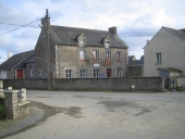 Mairie et école, actuellement maison, route de Lanhélin (Plesder)