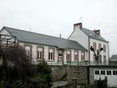 Les écoles, mairie, fontaines et lavoirs sur la commune de Hillion