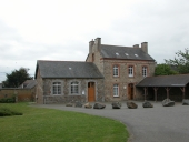 École des filles, actuellement établissement médical, rue du Château d'Eau (Saint-Aubin-d'Aubigné)