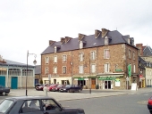 Immeuble, 14, 15 place Chateaubriand (Dol-de-Bretagne)