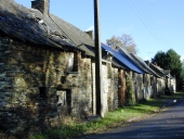 Alignement de logis, la Ville Dapé (Saint-Just)