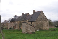 Les maisons et fermes en alignement sur la commune de Ercé-près-Liffré