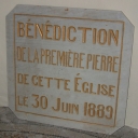 Plaque commérative de la bénédiction de la première pierre de l'église