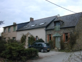 Alignement de maisons, la Hamonais (Servon-sur-Vilaine)