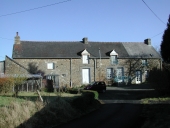 Alignement de maisons, le Paillé (Saint-Pierre-de-Plesguen fusionnée en Mesnil-Roc'h en 2019)