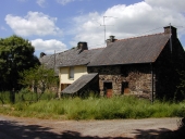 Alignement de maisons 1, la Coudrais (Bains-sur-Oust)