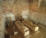 Ensemble de 3 sarcophages