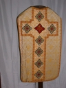 Ornement doré 4 : chasuble, étole, manipule, bourse de corporal et voile de calice