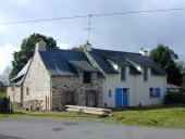 Alignement d'une maison et d'une ferme, le Frèche (Renac)