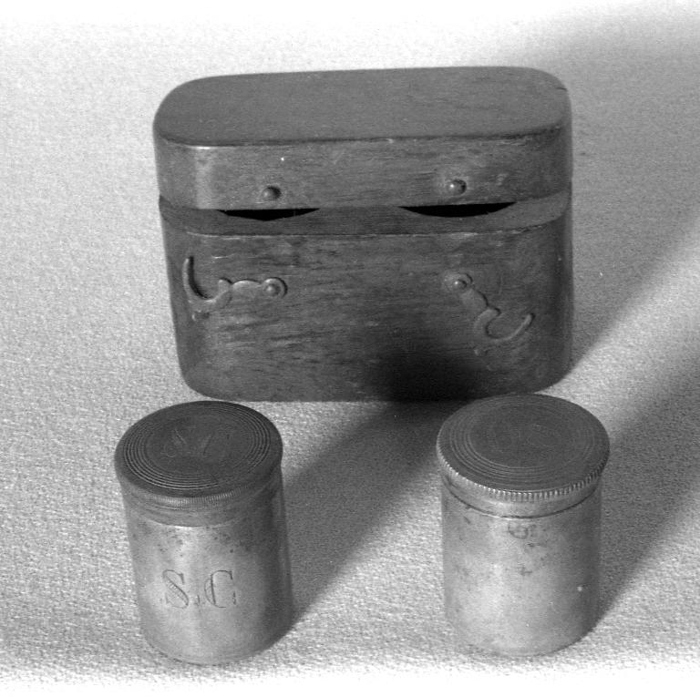 Boîte à huile sainte