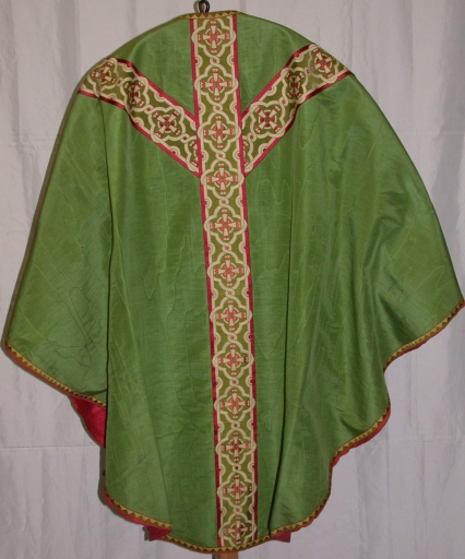 Ornement vert 3 : chasuble, bourse de corporal, étole, manipule, voile de calice