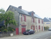 Alignement de deux maisons, 26, 28 rue de la Grange (Saint-Sulpice-la-Forêt)