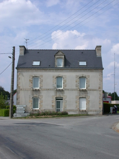 Maison, rue de la Libération ; rue de la Paix (Pluméliau fusionnée en Pluméliau-Bieuzy en 2019)