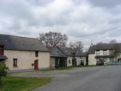 Alignement de deux fermes, la Plessette (Orgères)