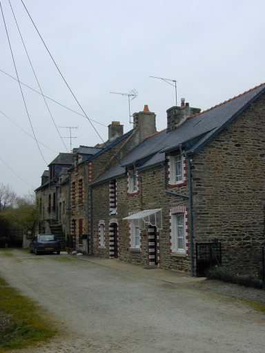 Alignement de maisons, la Ville ès Bray (Pleurtuit)