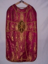 Ornement violet : chasuble, étole