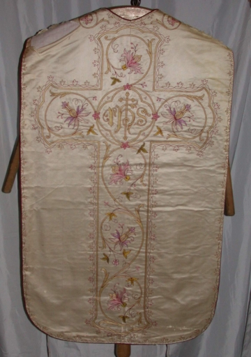 Ornement blanc 1 : chasuble