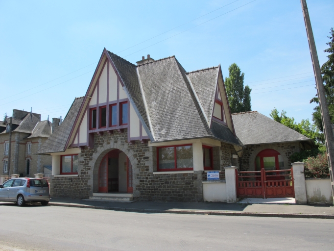 Dispensaire, place de la mairie (Evran)